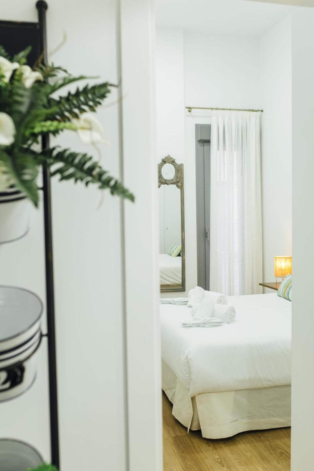 Modern With Seasonal Swimming Pool- 1bd 1bth- Goyeneta Sevilla