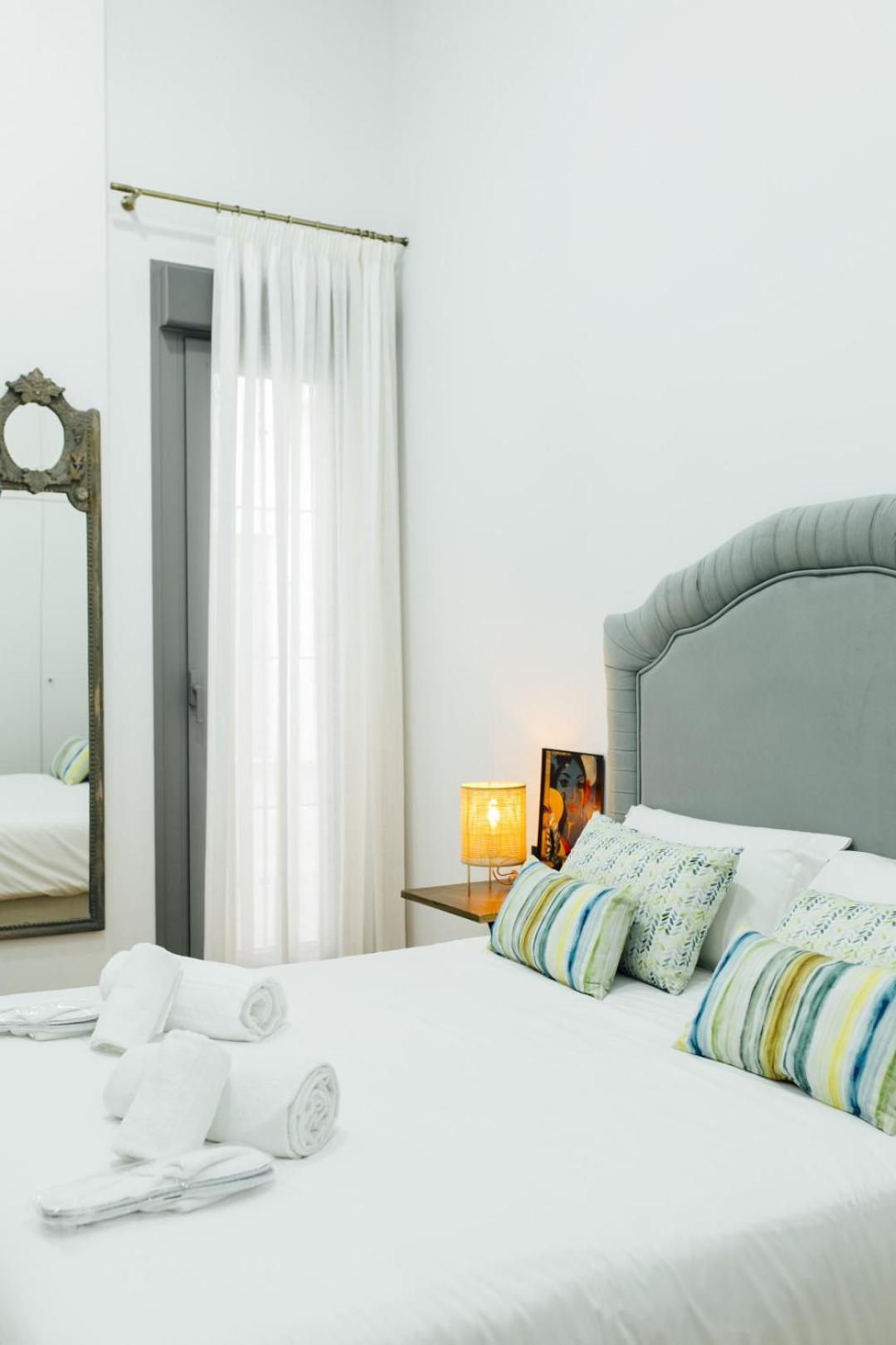 Modern With Seasonal Swimming Pool- 1bd 1bth- Goyeneta