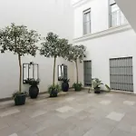 Modern With Seasonal Swimming Pool- 1Bd 1Bth- Goyeneta